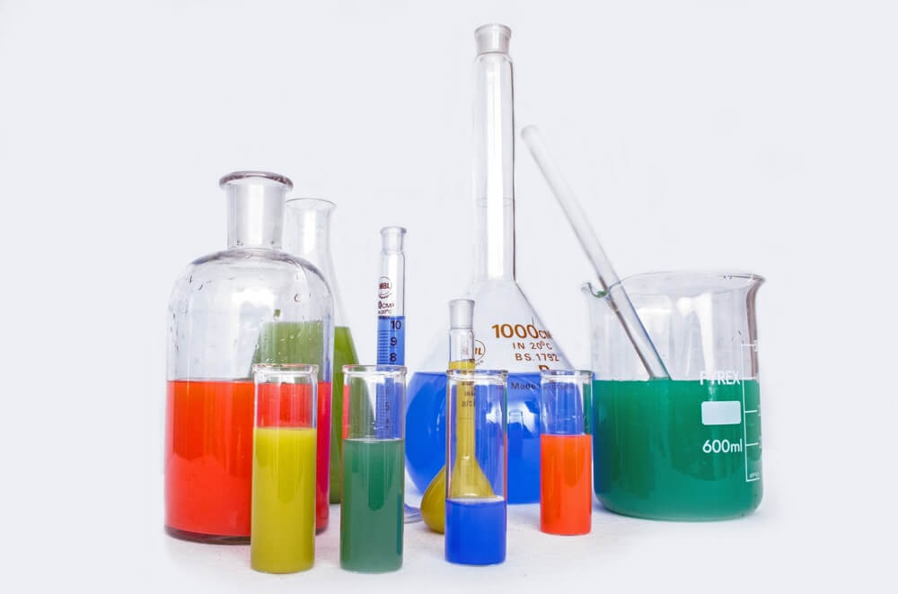 image-of-chemistry-lab-beekers-with-text-natural-dog-treats-chews-how-do-you-know